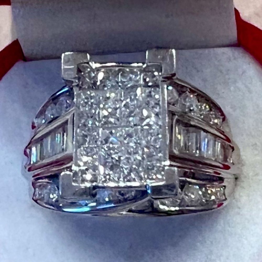 DIAMOND 💎 RING SIZE 8